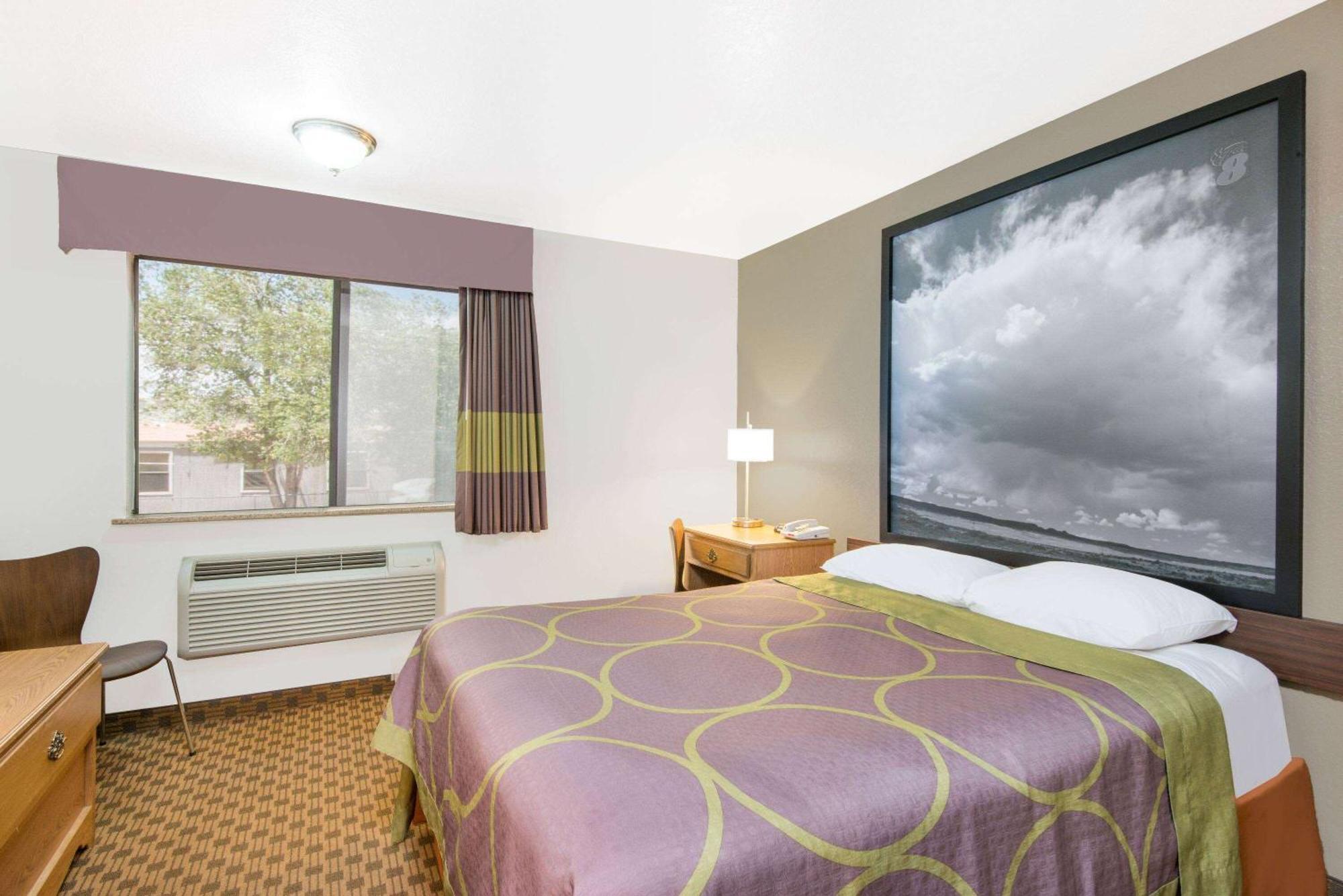 Super 8 By Wyndham Santa Rosa Hotel Buitenkant foto