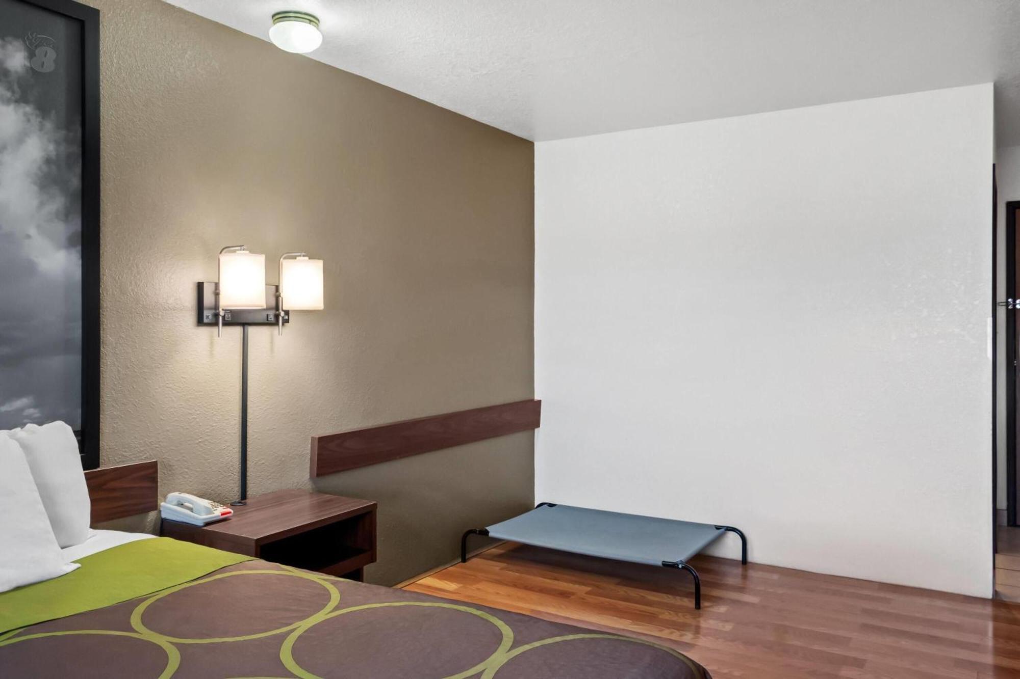 Super 8 By Wyndham Santa Rosa Hotel Buitenkant foto