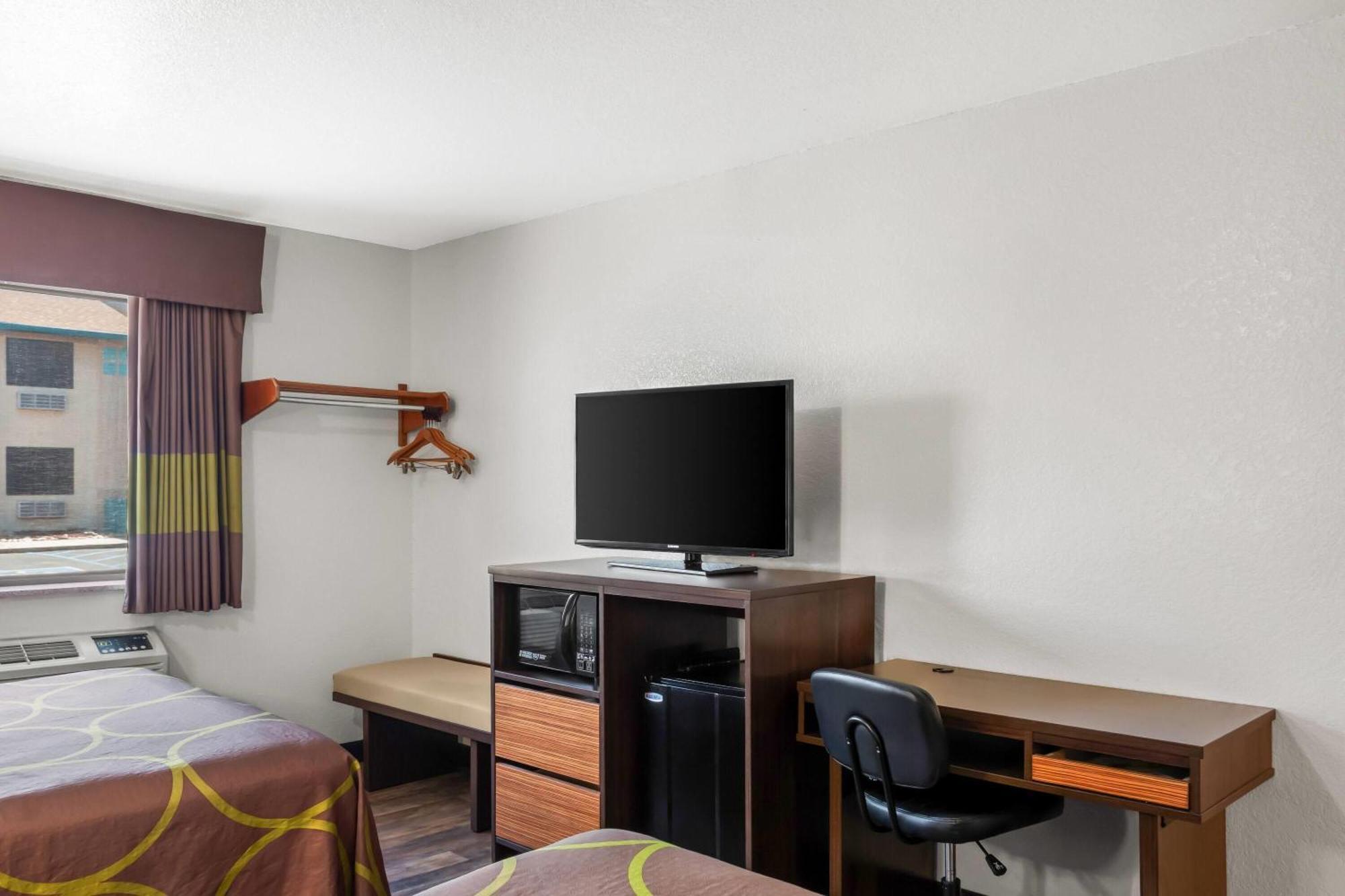 Super 8 By Wyndham Santa Rosa Hotel Buitenkant foto