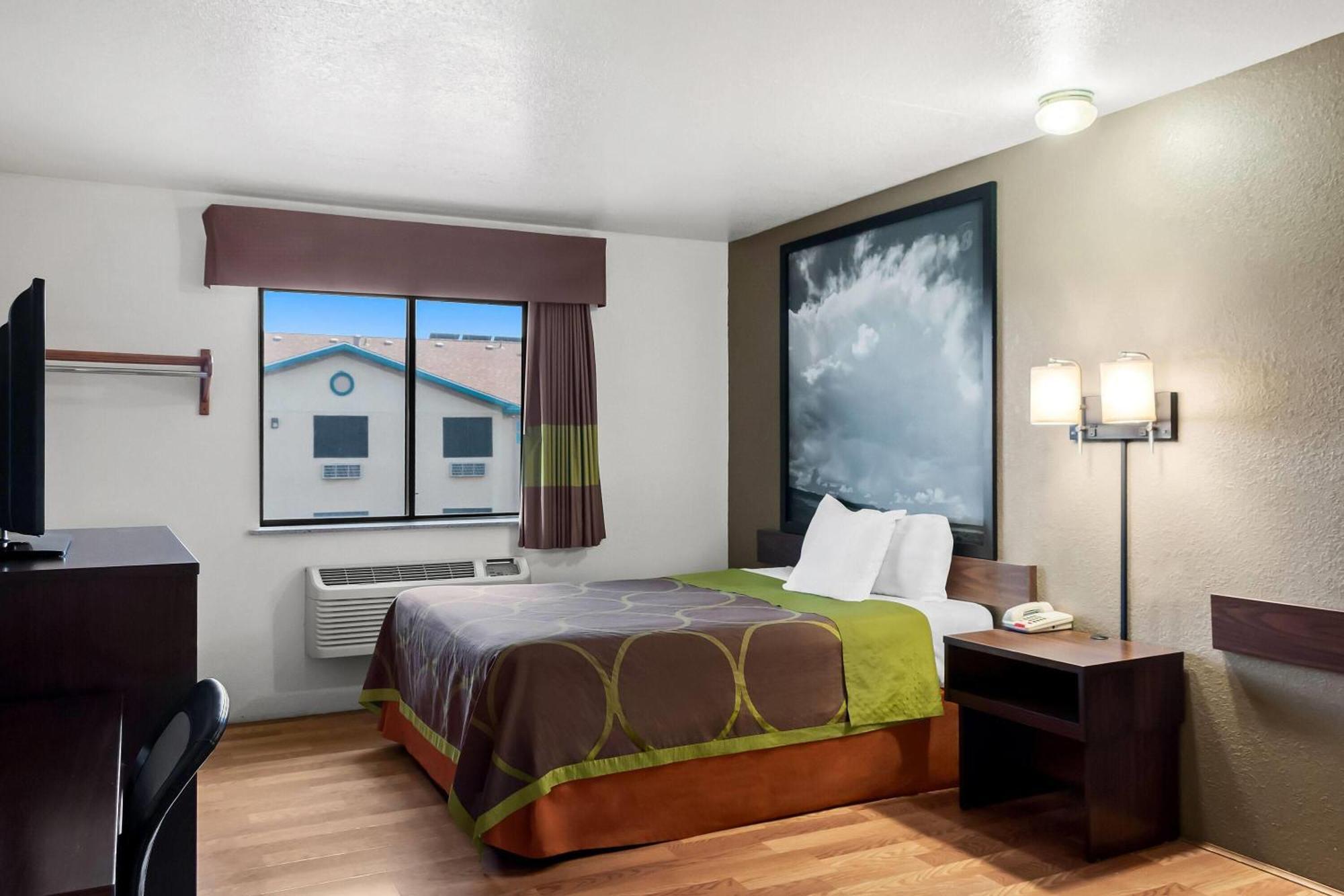 Super 8 By Wyndham Santa Rosa Hotel Buitenkant foto