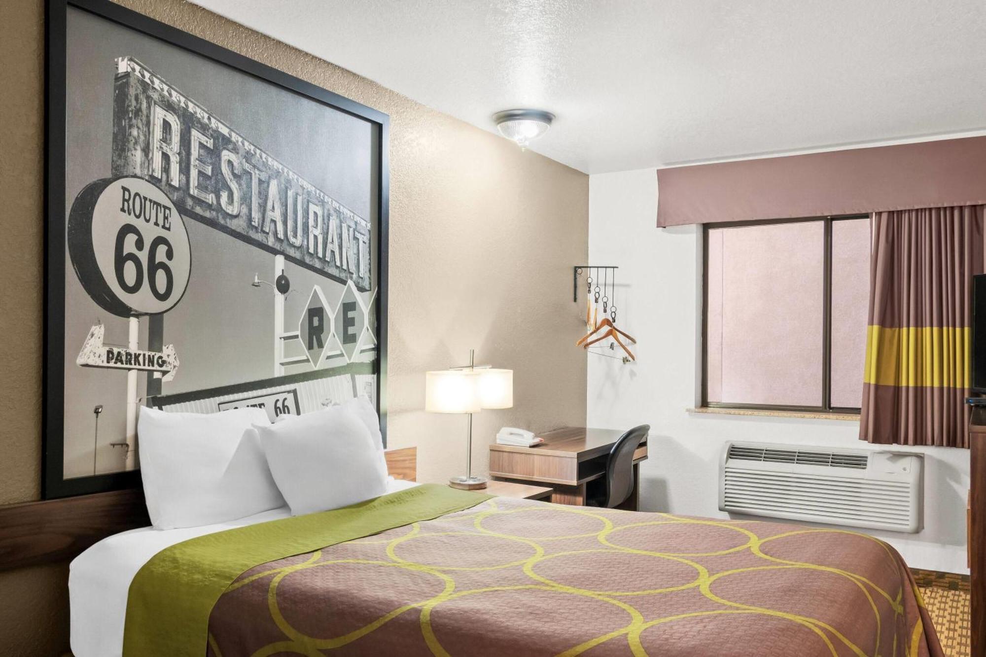 Super 8 By Wyndham Santa Rosa Hotel Buitenkant foto
